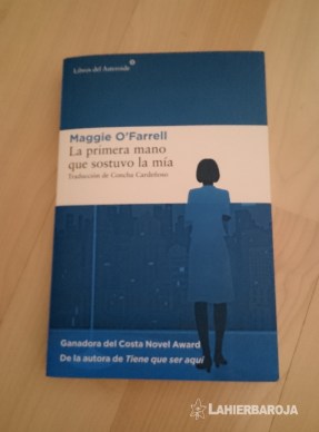 La-primera-mano-que-sostuvo-la-mía