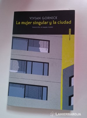 La-mujer-singular-y-la-ciudad